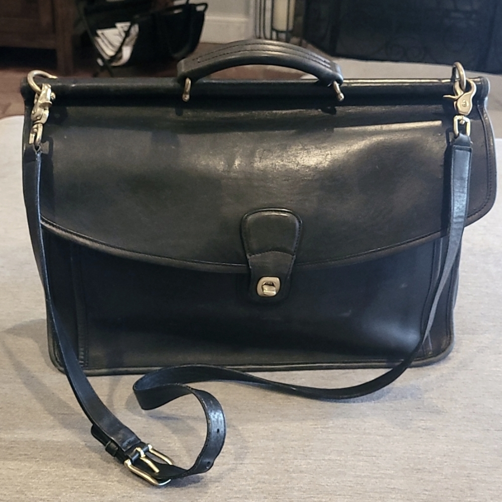 Iconic Coach Vintage Messenger Bag